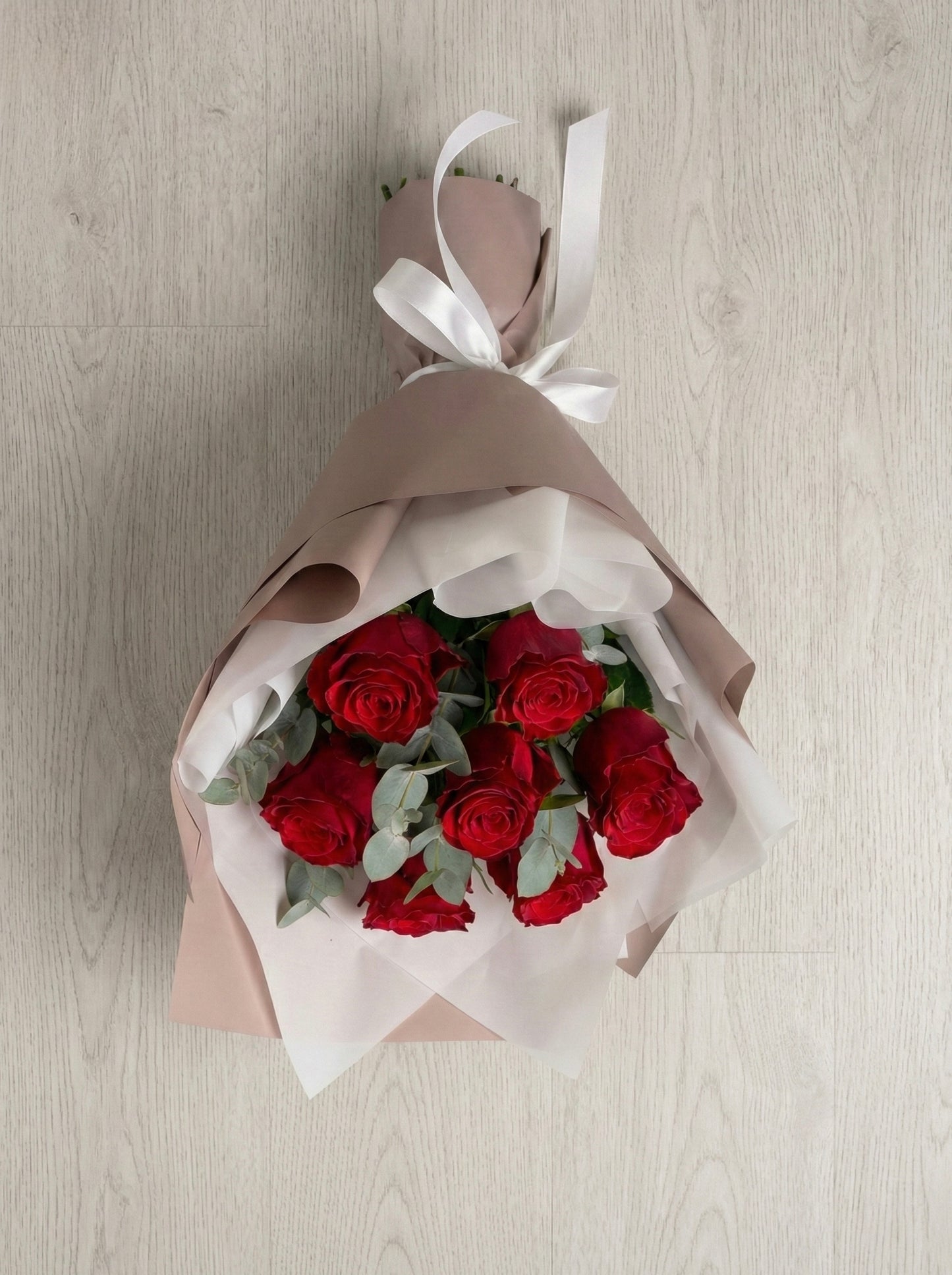 Ramo Rosas con Foliage de Eucalipto
